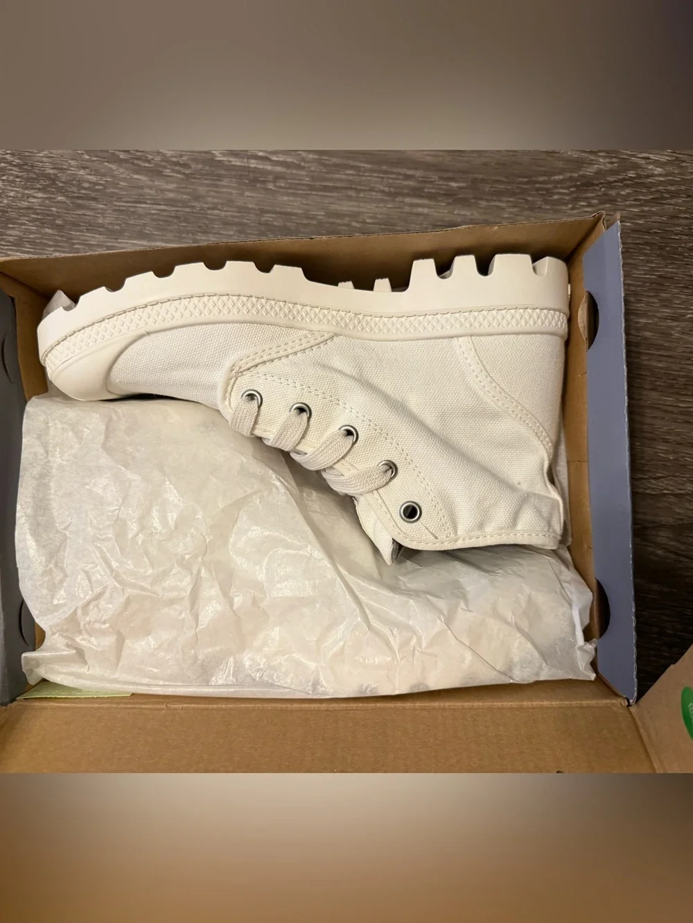 Palladium Boots Womens Med Star White Pampa Hi Top Lace Up New 6.5 box flawed